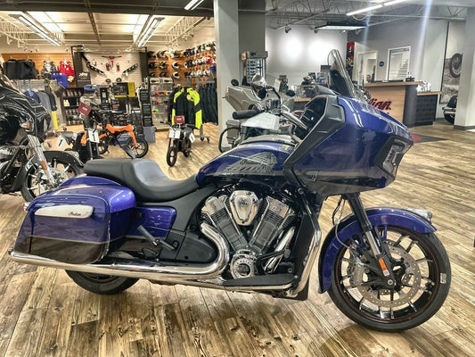 2022 Indian Cruiser Motorcycle Challenger® Limited Spirit Blue Metallic/Black Metallic